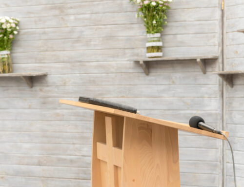 Choosing an Officiant for the Funeral Service